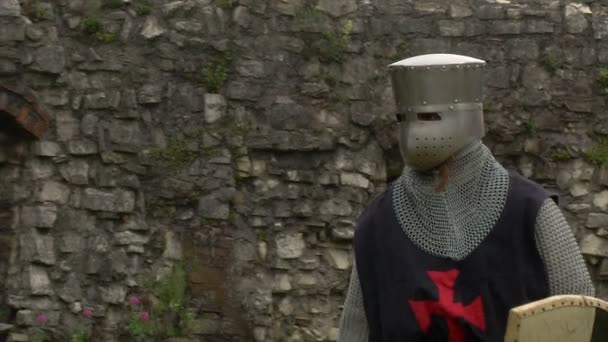 Lutar contra cavaleiros medievais — Vídeo de Stock