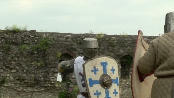 Kampf gegen mittelalterliche Ritter — Stockvideo