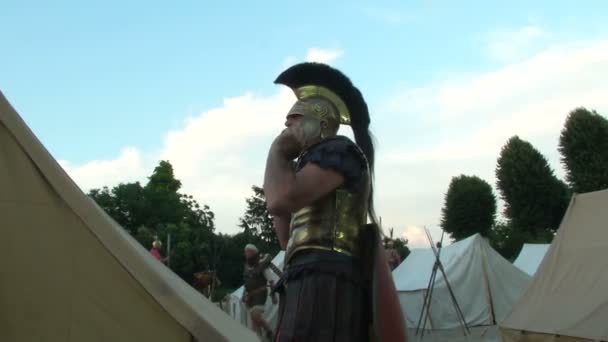 Legionarios romanos durante la reclusión — Vídeos de Stock