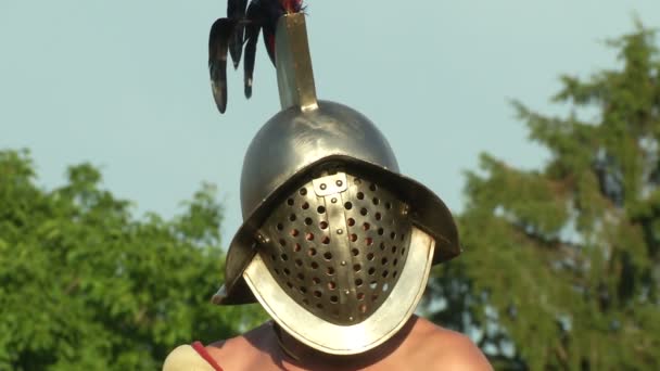 Roman legionaries during the reencatment — Stock Video