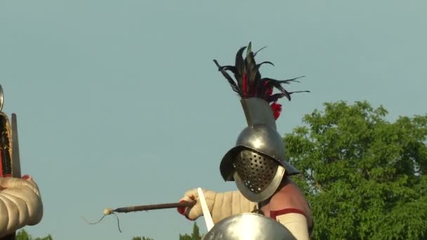 Roman legionaries during the reencatment — Stock Video