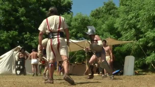 Roman legionaries during the reencatment — Stock Video