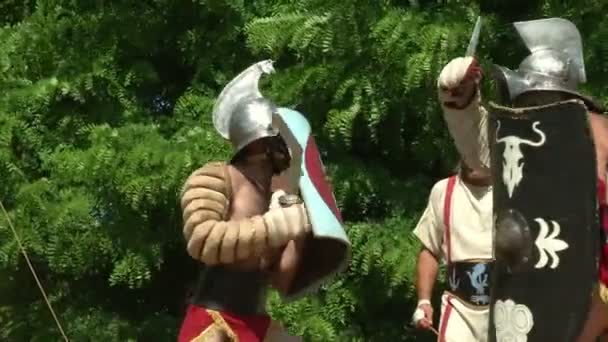 Legionarios romanos durante la reclusión — Vídeo de stock