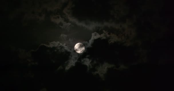Luna piena Nuvole nascoste — Video Stock