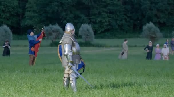 Morimondo Itália Junho Cavaleiros Medievais Armadura Preparando Para Batalha Reencenação — Vídeo de Stock