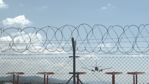 Aeropuerto Avión Aterrizaje Tórrido — Vídeo de stock