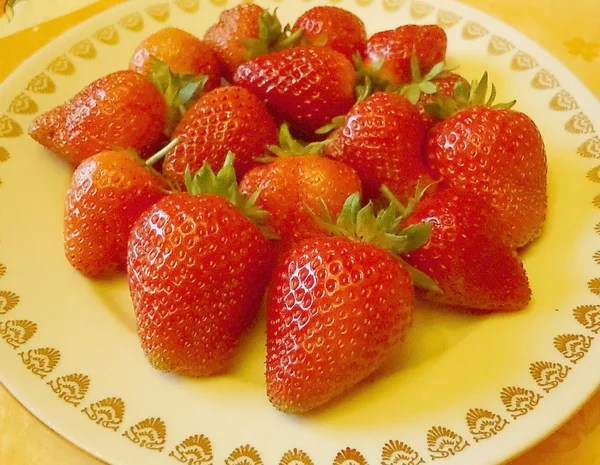 Dish with Strawberry — Stock Photo, Image