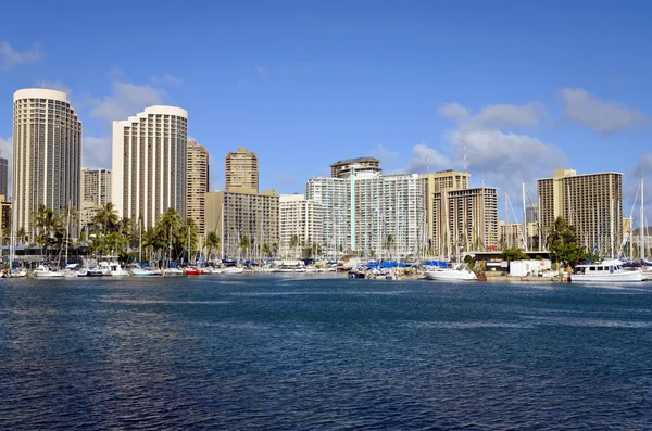 Honolulu jacht haven en hotels — Stockfoto