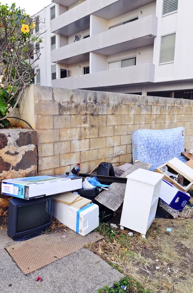 Basura en la acera — Foto de Stock