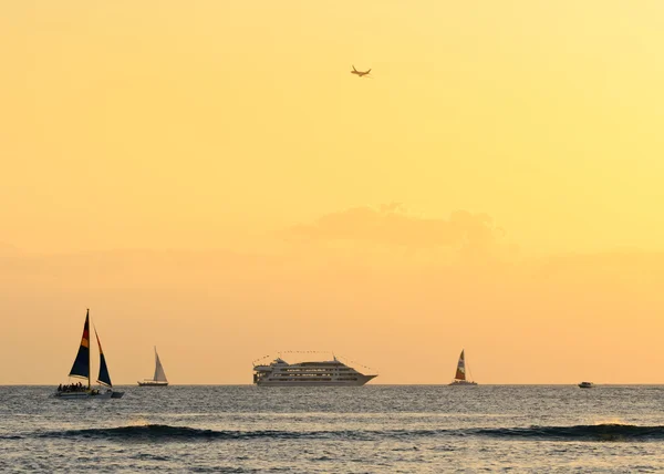 ボートやハワイのサンセット ロイヤリティフリーのストック画像