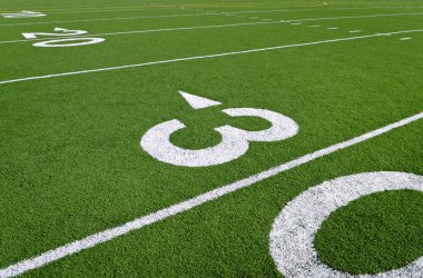 Futbol alanı 30 yard çizgisi