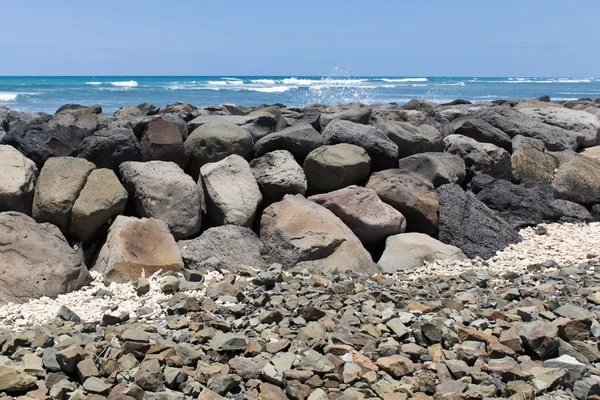 Man made sea wall in hawaii — Stock Photo, Image