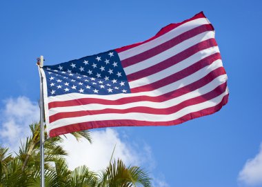 Amerikan bayrağı dalgalanıyor