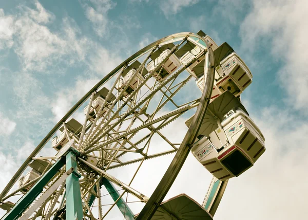 Filtro retro Ferris Wheel em um carnaval — Fotografia de Stock