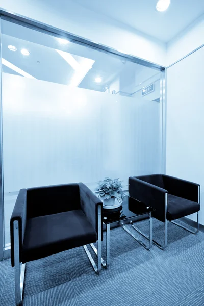 The new office reception area, clean and bright. — Stock Photo, Image