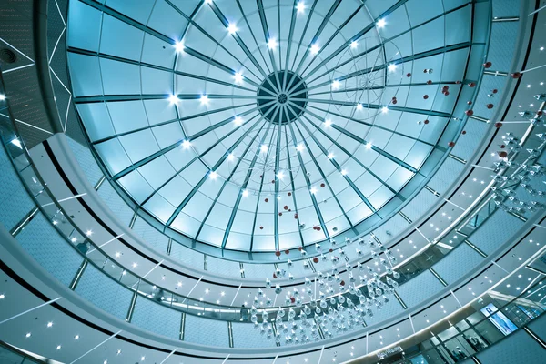 Moderne dak binnen office centrum — Stockfoto