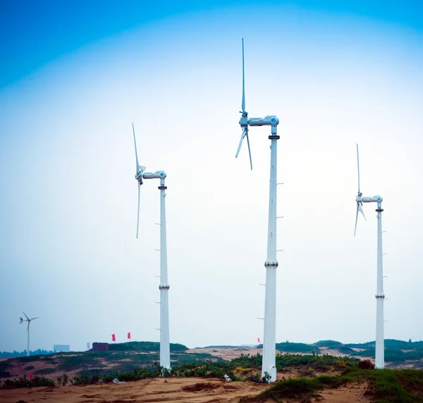 Větrné elektrárny generátor, v pouštní oblasti Číny, ekologických energetických zařízení. — Stock fotografie