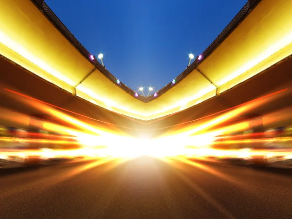 El túnel por la noche, las luces formaban una línea — Foto de Stock