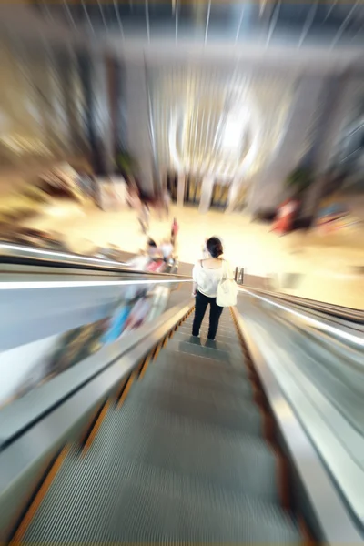 Mavi hareketli yürüyen merdiven ofis binası perspektif görünüm