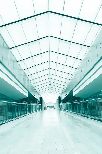 Shanghai pudong airport, modern iç in iç blackground. — Stok fotoğraf