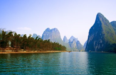 güzel yu uzun nehir karstik dağ manzarası yangshuo guilin, Çin