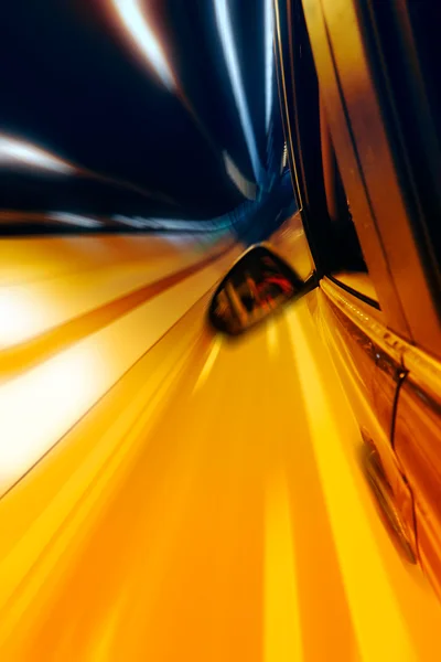 Coche de alta velocidad en el túnel, Desenfoque de movimiento — Foto de Stock