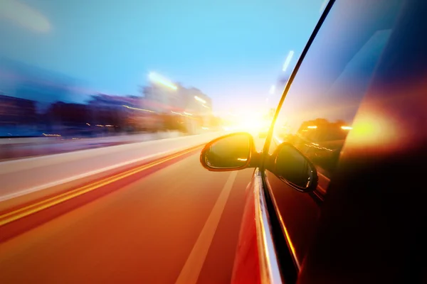 Car driving fast down in the city — Stock Photo, Image