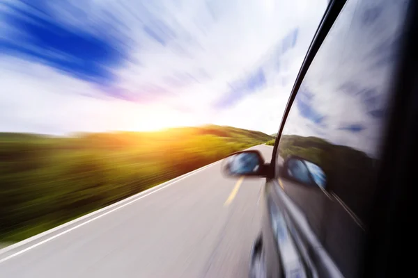 Espelho do carro, conceito de velocidade — Fotografia de Stock
