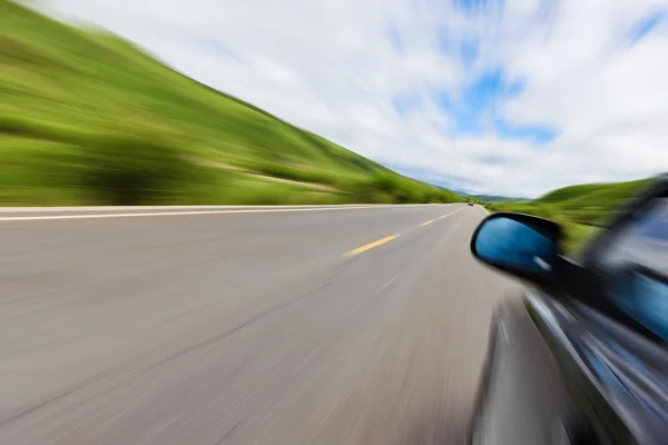 Espelho do carro, conceito de velocidade — Fotografia de Stock