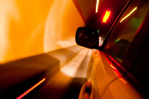 Snelle auto in de tunnel, motion blur — Stockfoto