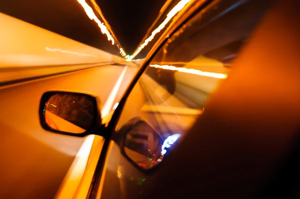 Snelle auto in de tunnel, motion blur — Stockfoto