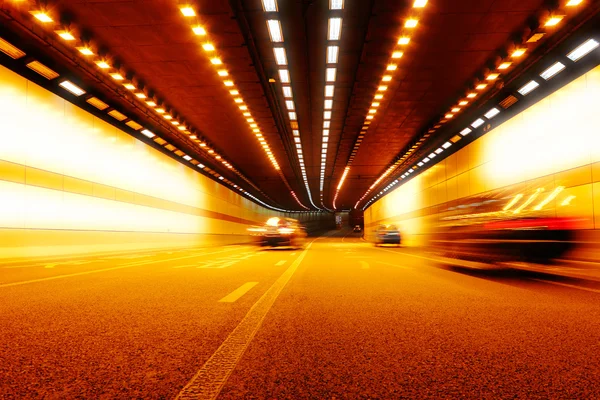 Coche de alta velocidad en el túnel, Desenfoque de movimiento — Foto de Stock