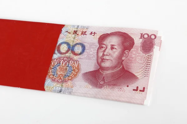 Moeda RMB no pacote vermelho . — Fotografia de Stock