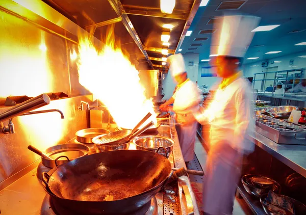 Beweging chef-koks van een keuken van het restaurant Stockfoto