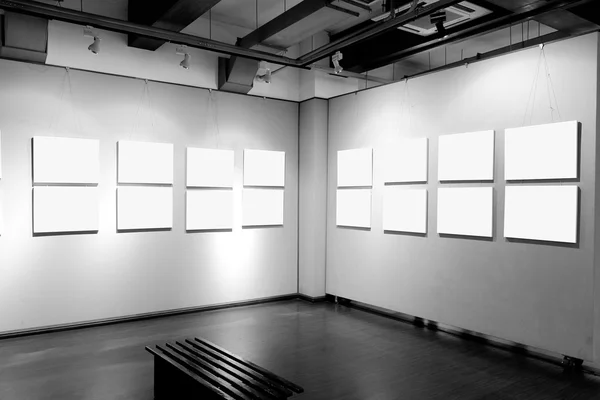 Leeg frame in kunstmuseum — Stockfoto