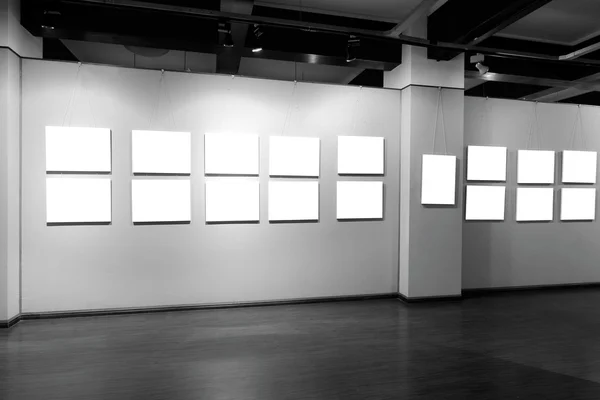 Marco vacío en el museo de arte —  Fotos de Stock
