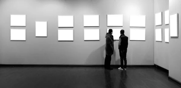 Cadre vide dans le musée d'art — Photo