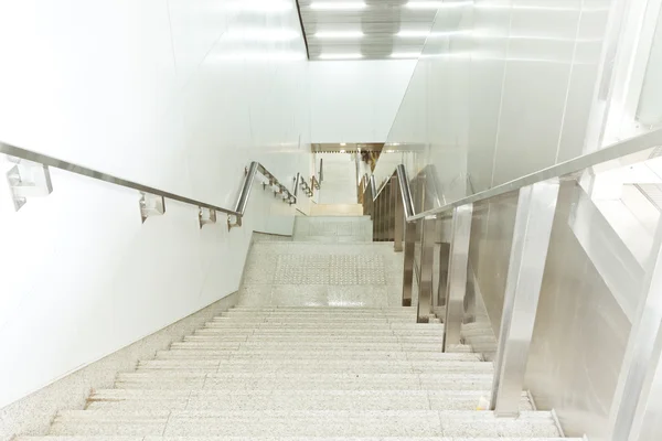 Interno dell'architettura moderna in aeroporto di Shanghai . — Foto Stock