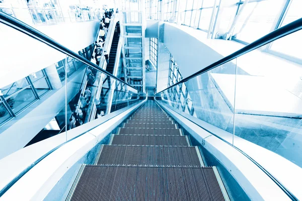 Interno dell'architettura moderna in aeroporto di Shanghai . — Foto Stock