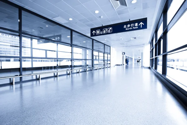 Interno dell'architettura moderna in aeroporto di Shanghai . — Foto Stock