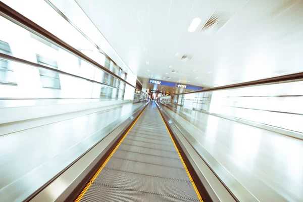 Interieur van de moderne architectonische in shanghai luchthaven. — Stockfoto