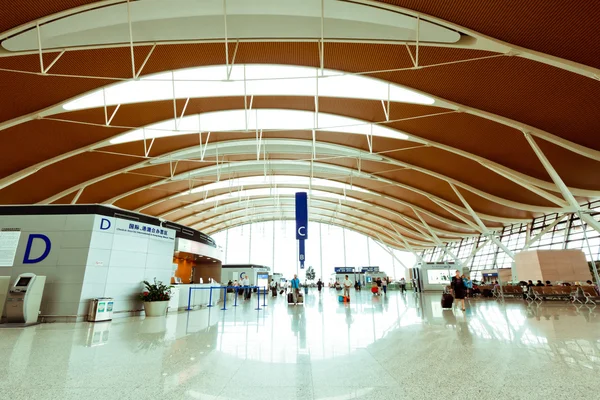 A modern építészeti belső shanghai airport. — Stock Fotó