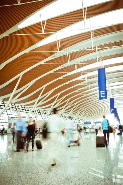 Intérieur de l'architecture moderne à l'aéroport de Shanghai . — Photo