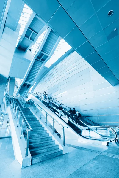 Interieur van de moderne architectonische in shanghai luchthaven. — Stockfoto