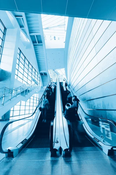 Interno dell'architettura moderna in aeroporto di Shanghai . — Foto Stock