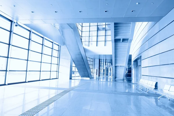 Intérieur de l'architecture moderne à l'aéroport de Shanghai . — Photo