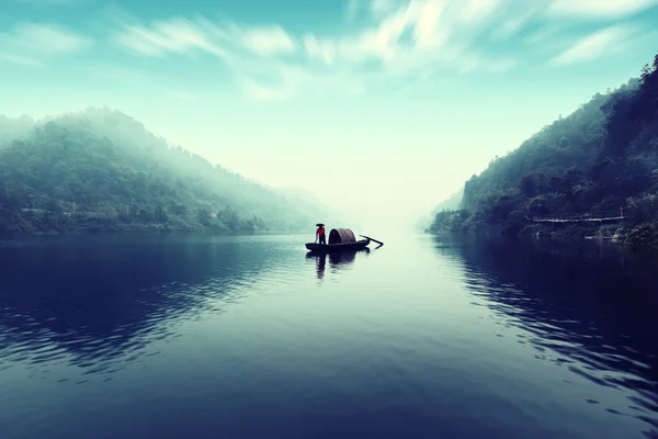 Small beautiful Dongjiang River landscape, the fishermen — Stock Photo, Image
