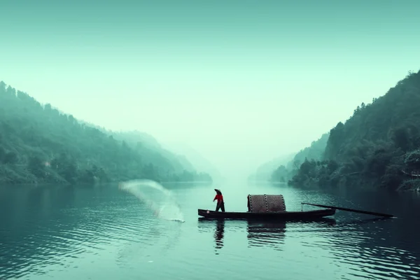 Small beautiful Dongjiang River landscape, the fishermen — Stock Photo, Image