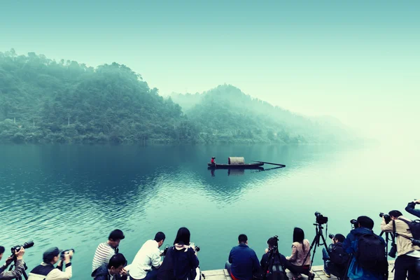 Piccolo bellissimo paesaggio del fiume Dongjiang, i pescatori — Foto Stock