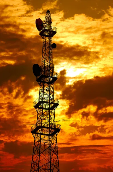 고 전압 Post.high-voltage 타워 배경 하늘. — 스톡 사진